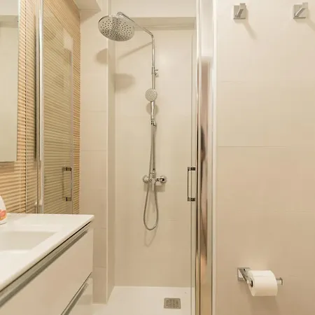Apartment New 4 Bedroom In Plaza Del Principe